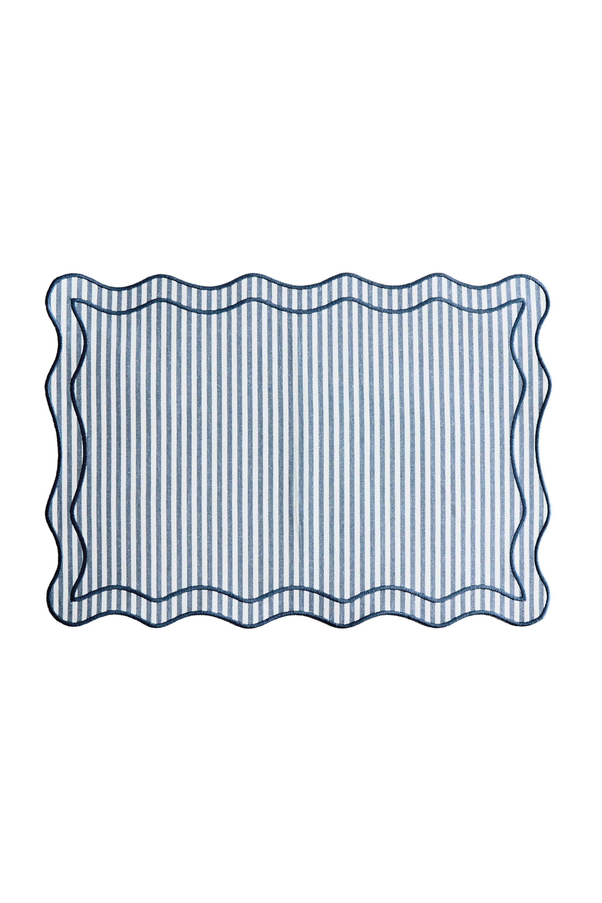 STRIPED SCALLOPED PLACEMAT