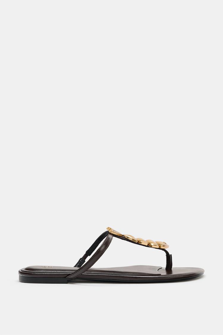 Sandalias planas con aplique de pez 2
