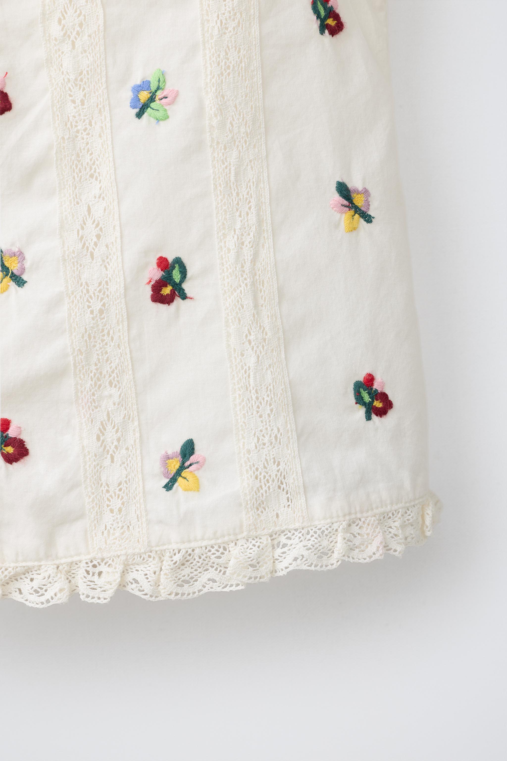 BLOUSE BRODERIES ET DENTELLE