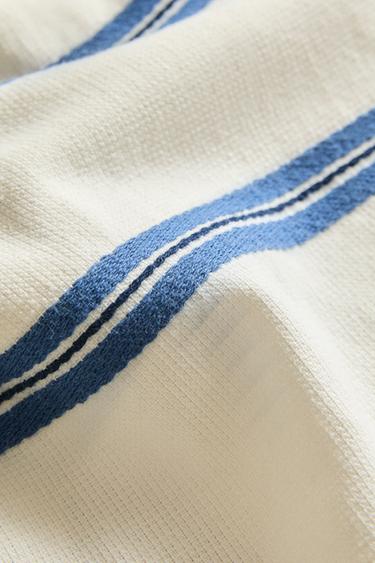 منشفة مخملية للشاطئ بخطوط رفيعة - أزرق وسط الخاص بـ Zara