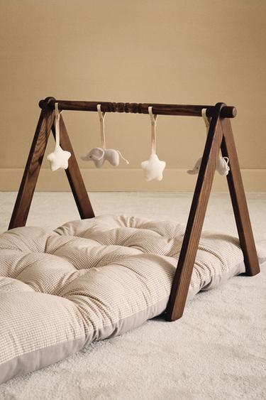 PORTIQUE D'ACTIVITÉS BÉBÉ EN BOIS DE FRÊNE - Marron foncé de Zara - Image 4
