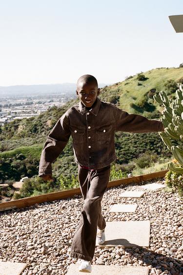 ДЖИНСОВАЯ КУРТКА С ЭФФЕКТОМ ПОТЕРТОСТИ — КОРИЧНЕВЫЙ от Zara