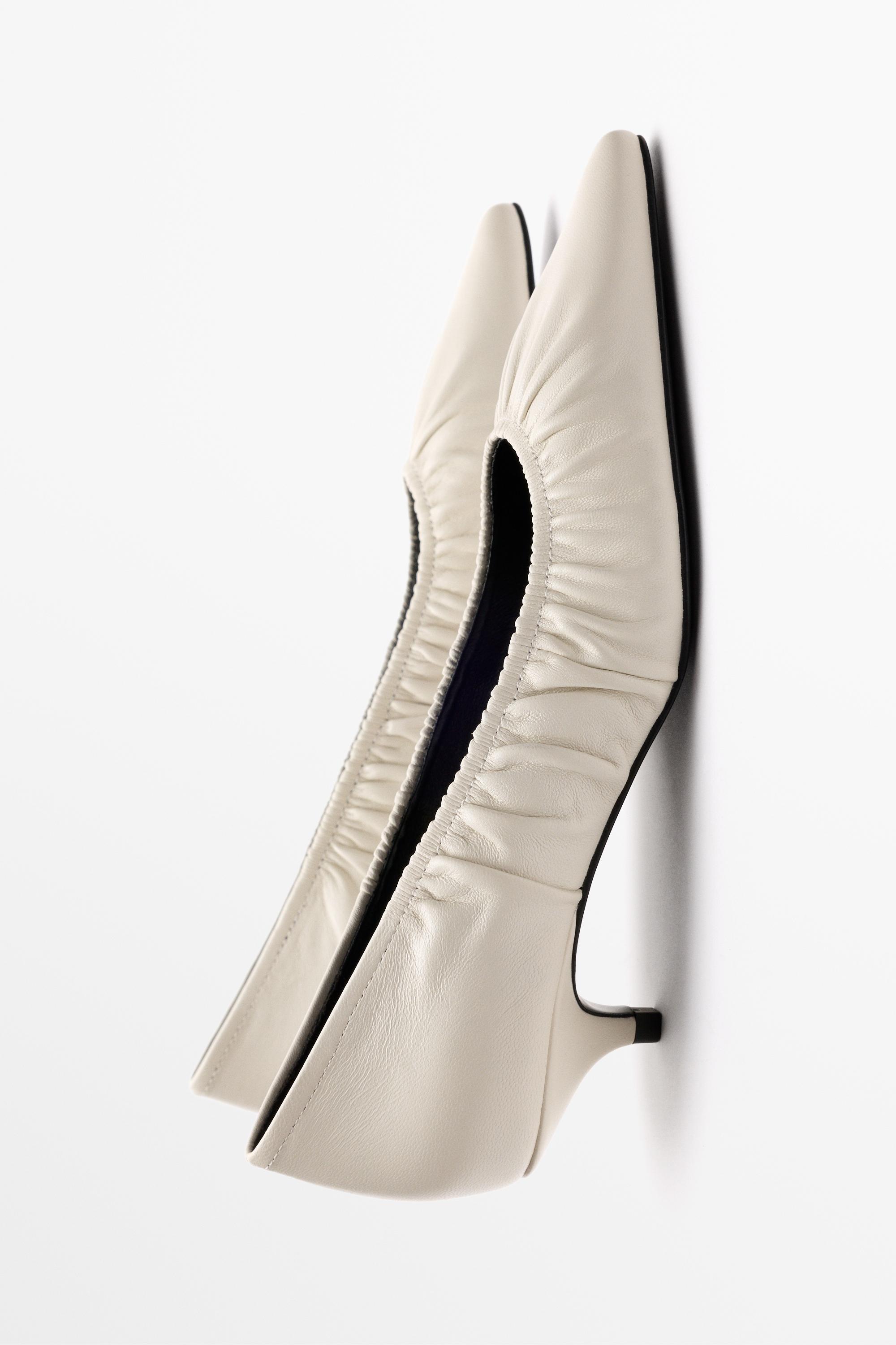 Ruched leather heel shoe