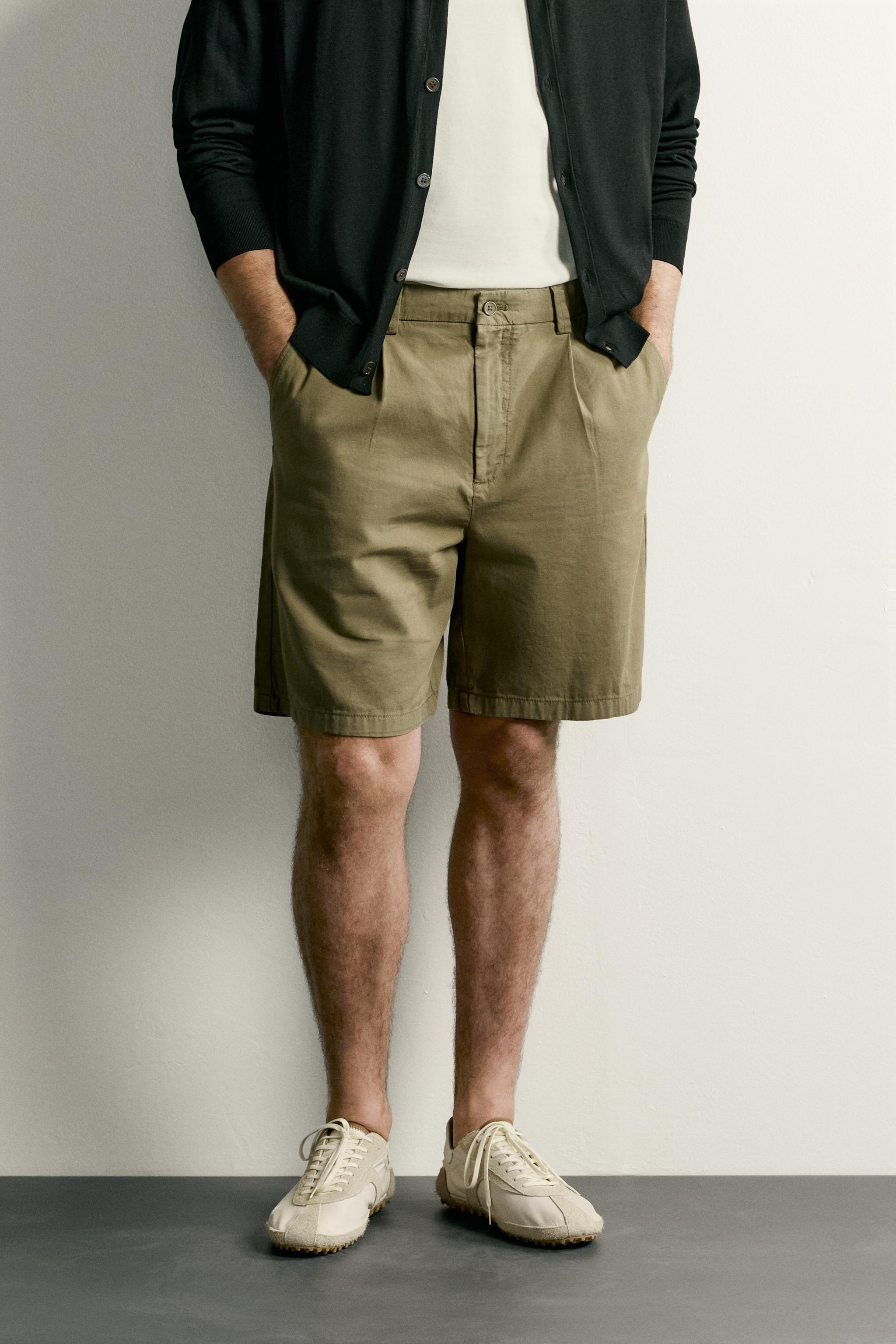 REGULAR FIT PLEATED SHORTS