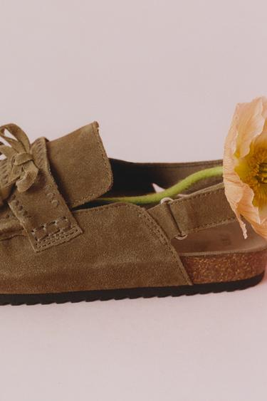 LEATHER CLOGS WITH TASSELS - Brown by Zara