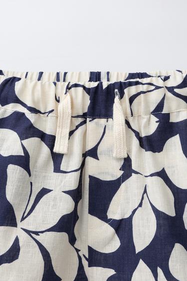 SHORT IMPRIMÉ FLEURS AVEC COTON ET LIN - Bleu marine de Zara - Image 2
