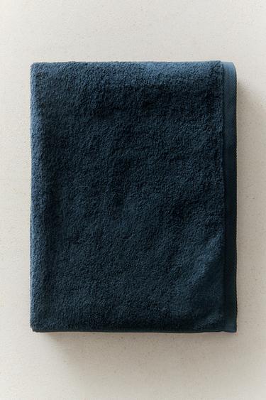 PLAIN COTTON TERRY BATH TOWEL (500 GXM²) - Navy blue by Zara