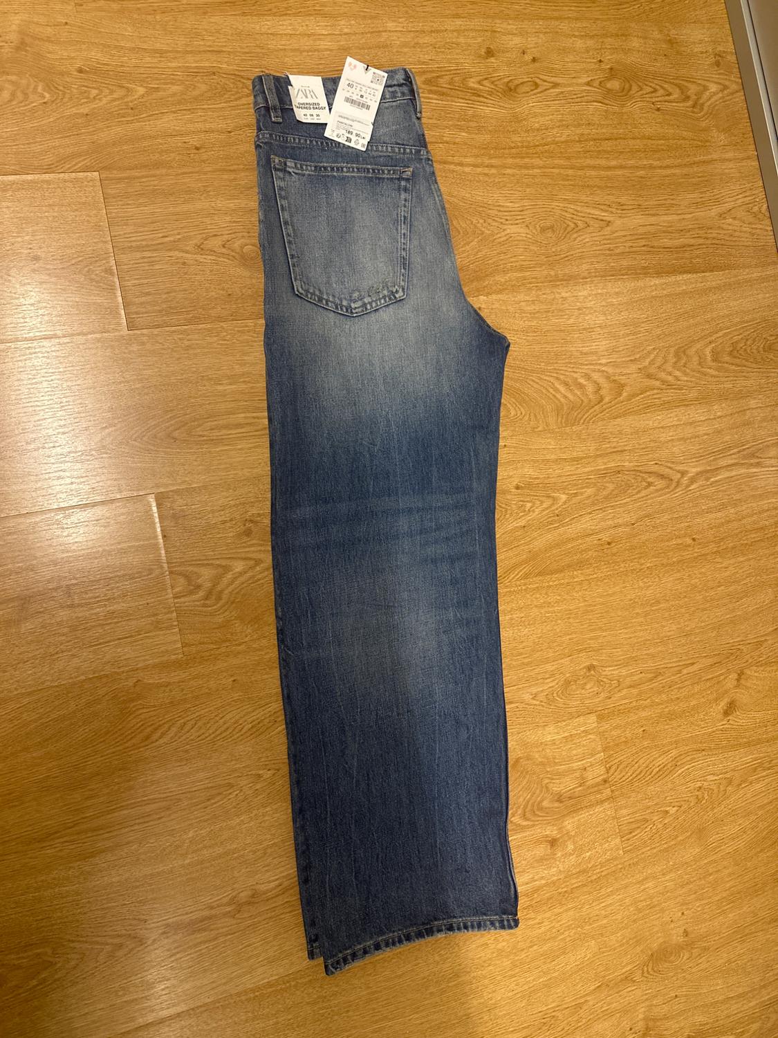 RELAXED OVERSIZE TAPERED HIGH-WAIST JEANS