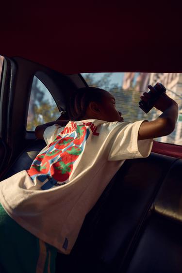 BLUZË ME STAMPIM DOMATE - Ngjyrë natyrale nga Zara