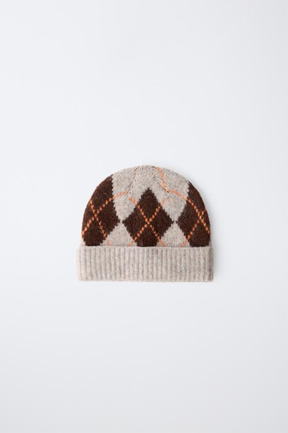 GORRO PUNTO ROMBOS - Marrón claro de Zara - Imagen 0