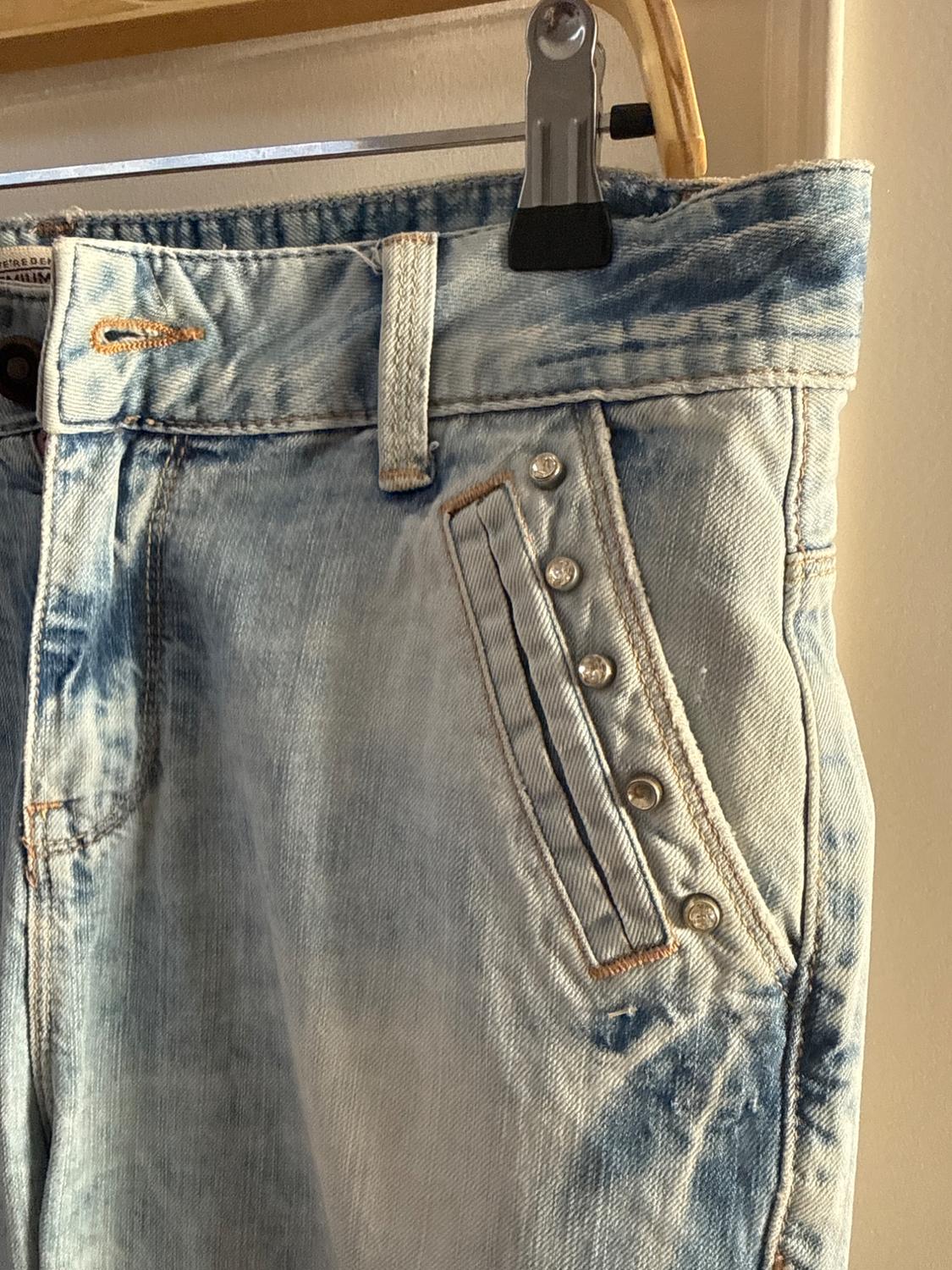 BAGGY JEANS CINTURA Y TRASERO, MÁS APRETADOS EN LA PANTORRILLA. - Image 2