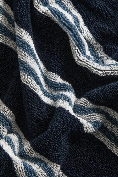 ХАВЛИЕНА КЪРПА С НЕРАВНОМЕРНИ РАЙЕТА - Сини от Zara