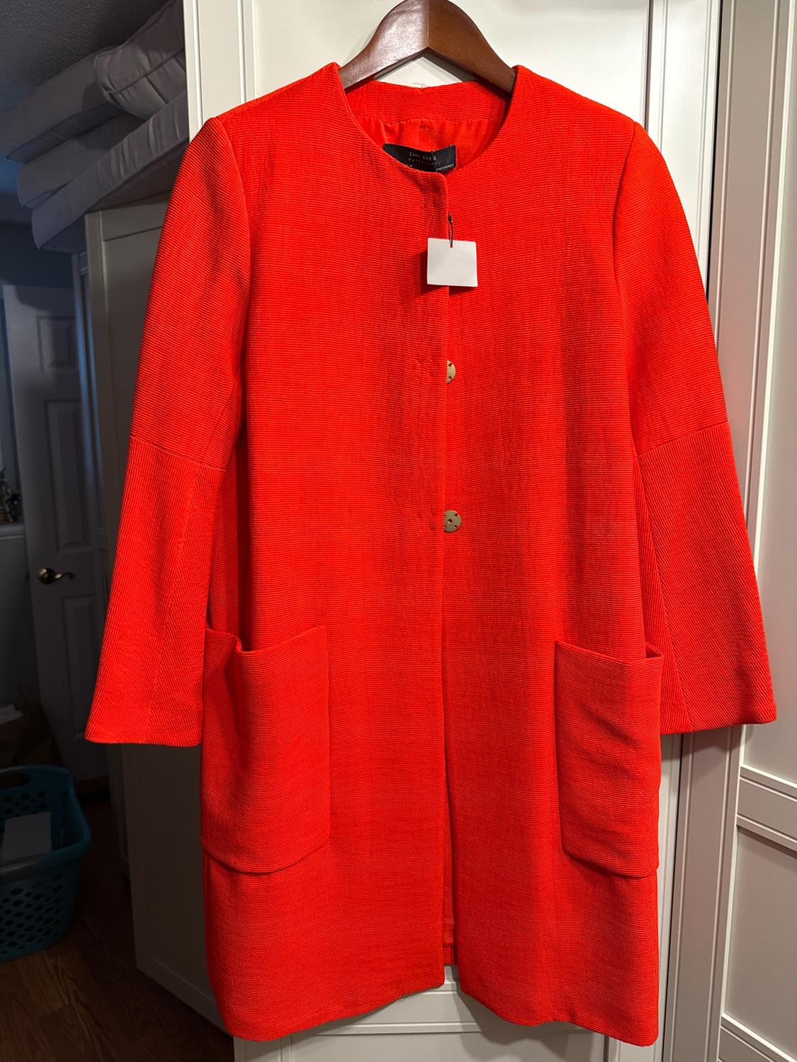 BEAUTIFUL THREE BUTTON COAT - Image 2