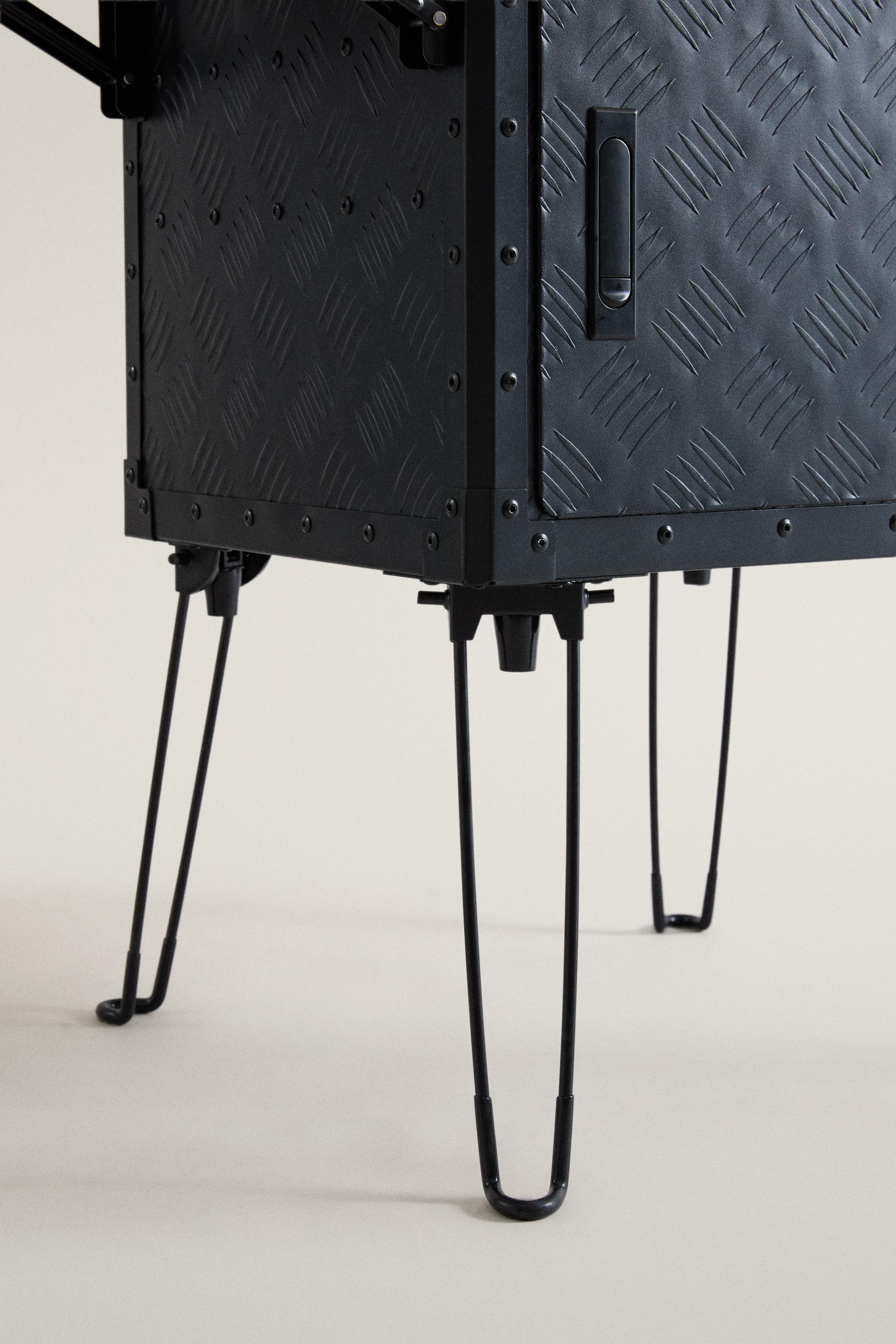 FOLDABLE CAMPING KITCHEN