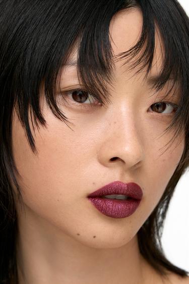 SPARKLE PRESS ON LIPS -  de Zara
