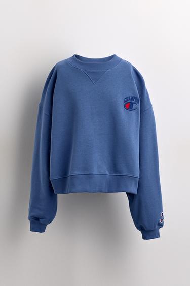 سويت شيرت مطرز CHAMPION ® X ZARA - أزرق فاقع الخاص بـ Zara