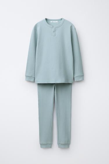 6-14 سنة/ بيجامة مضلعة سادة - أخضر الخاص بـ Zara