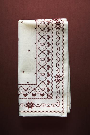 PACK OF EMBROIDERED CHRISTMAS COTTON NAPKINS (PACK OF 2) - Red / White by Zara - Image 5