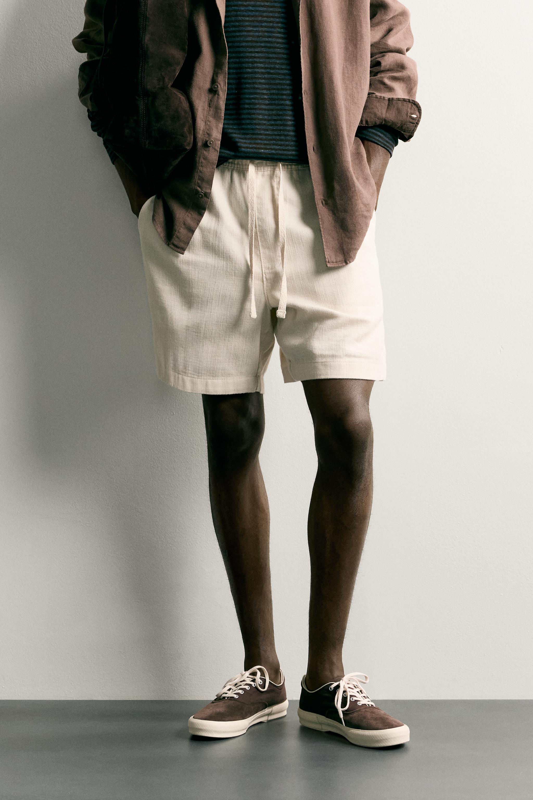 TEXTURED REGULAR FIT SHORTS — Light beige