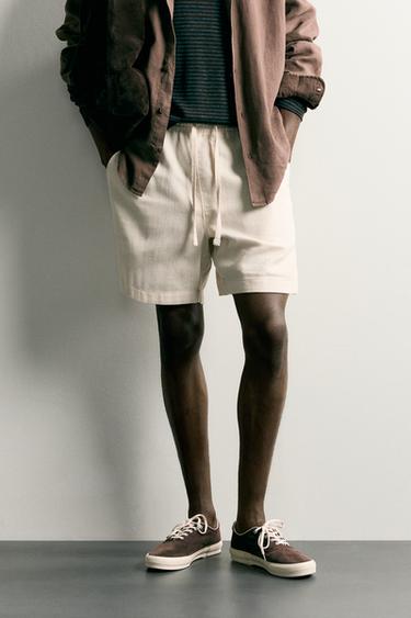 BERMUDA REGULAR FIT  ESTRUCTURA - Beige claro de Zara