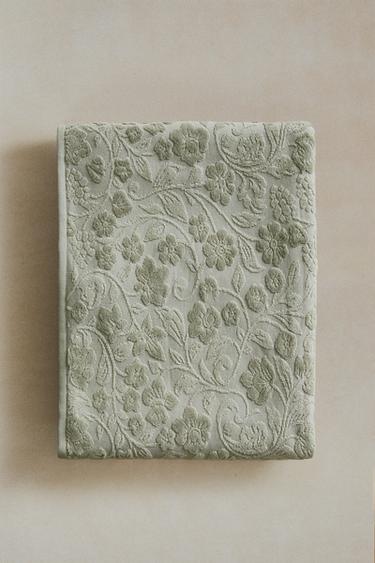SERVIETTE DE BAIN JACQUARD FLEURS - Vert d'eau de Zara - Image 4