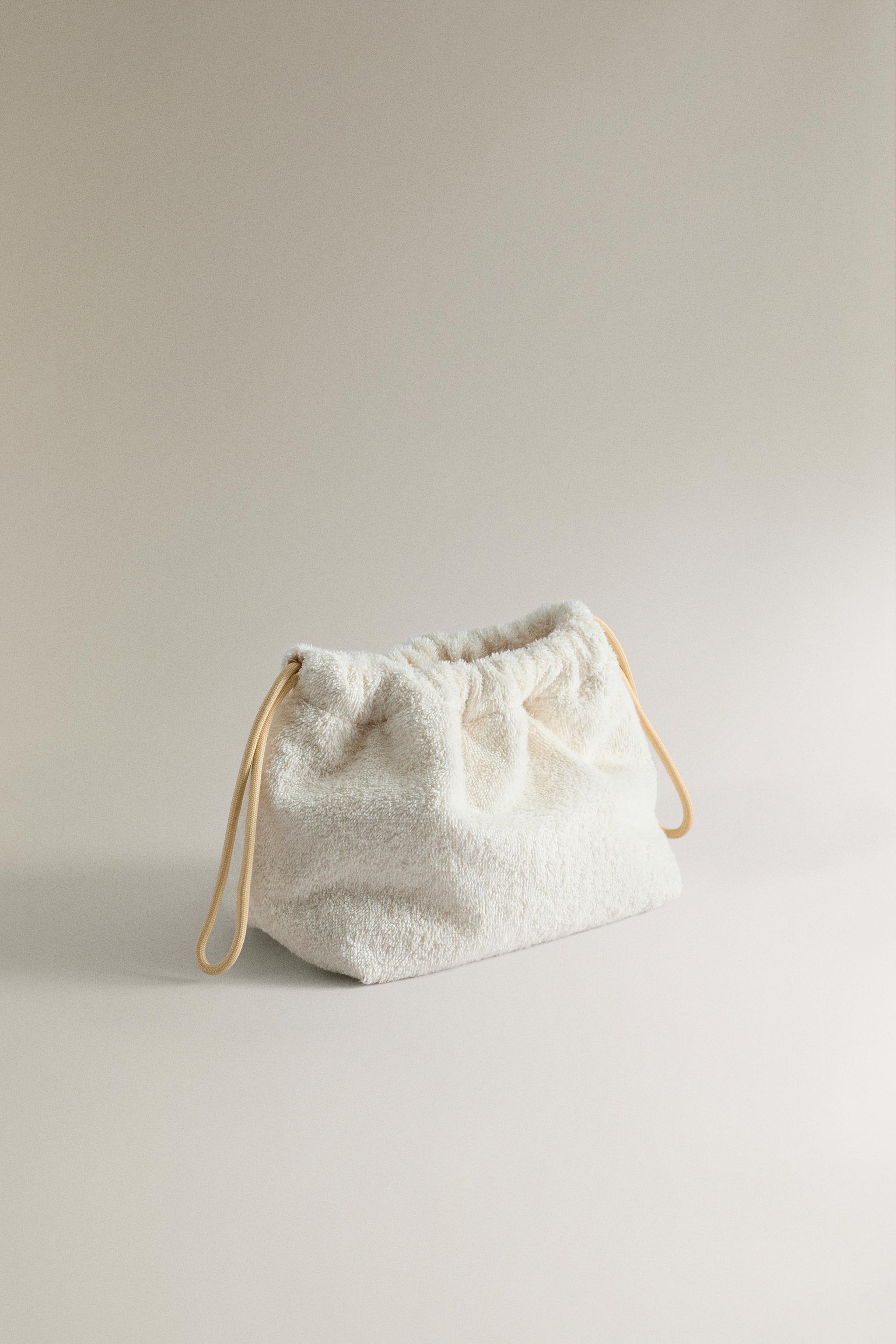 TOWEL MAKEUP BAG — White