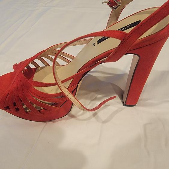 AMAZING BASIC ADDITION TO YOUR WARDROBE - Image 7
