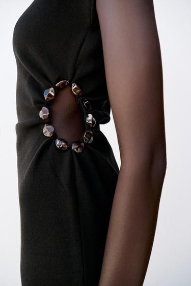 ROBE EN MAILLE CUT OUT À PERLES - Noir de Zara - Image 2
