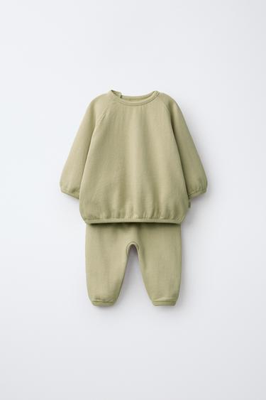 CONJUNTO SUDADERA Y PANTALÓN BALLOON LISO - oliva de Zara