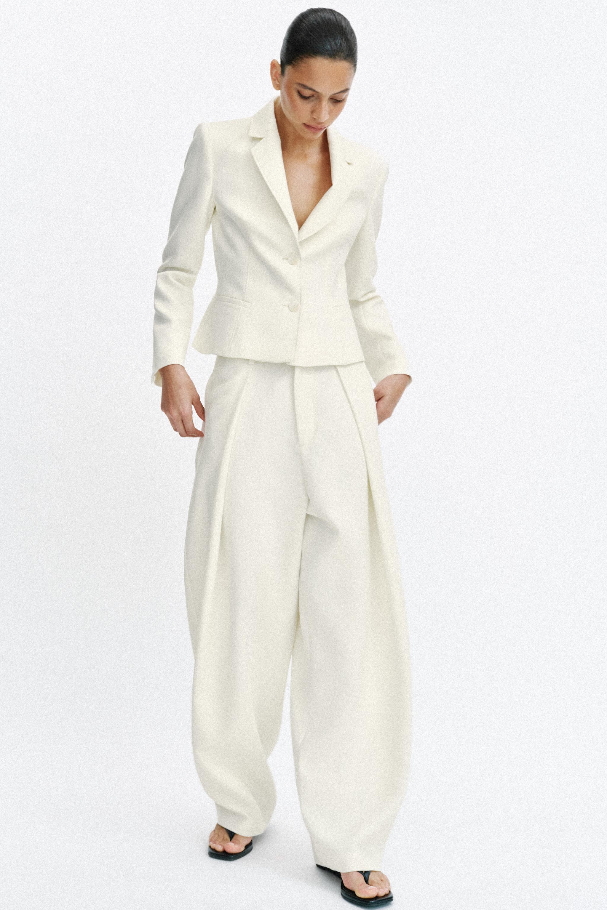 VOLUME PLEATED PANTS