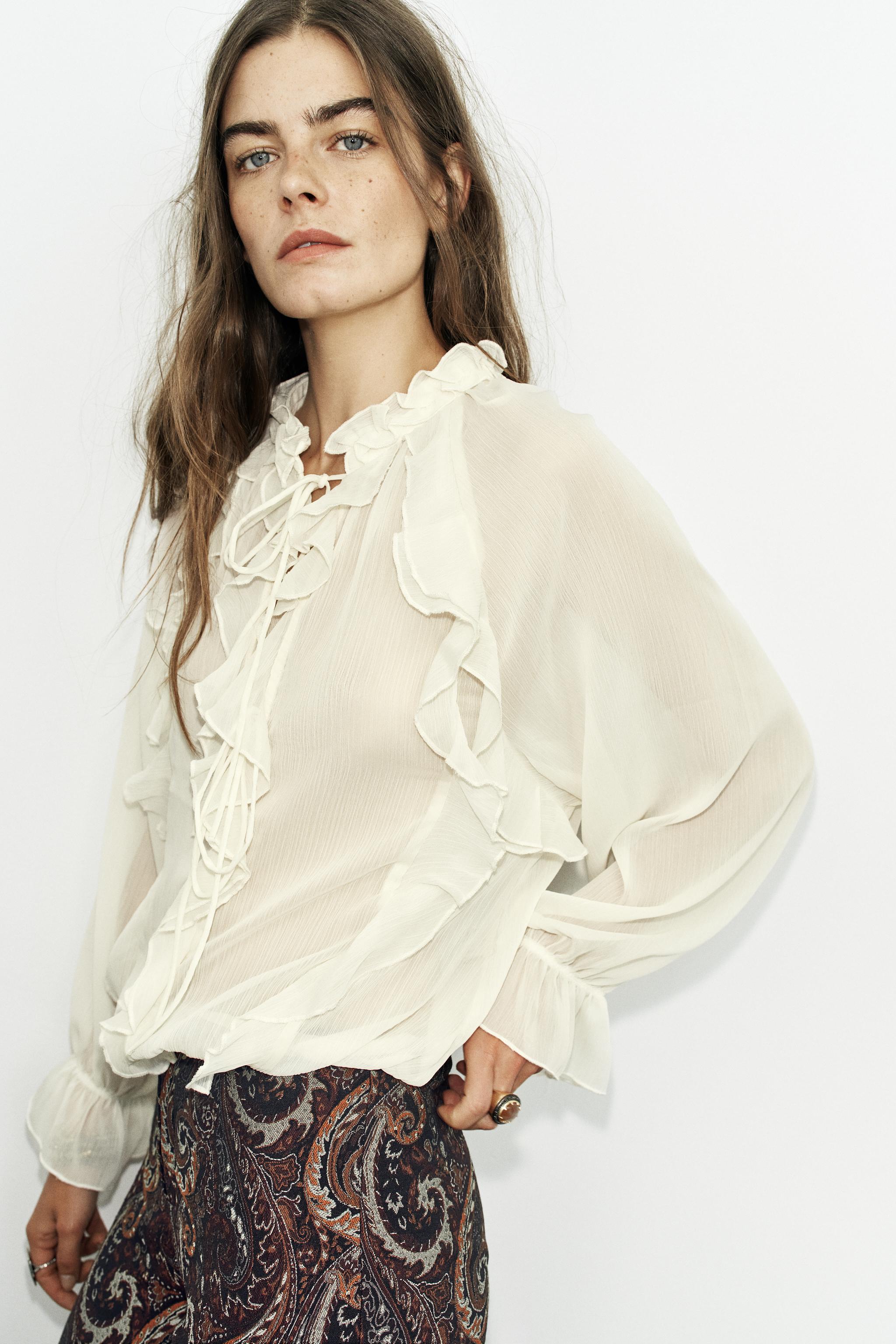 ROMANTIC VOLUME TOP