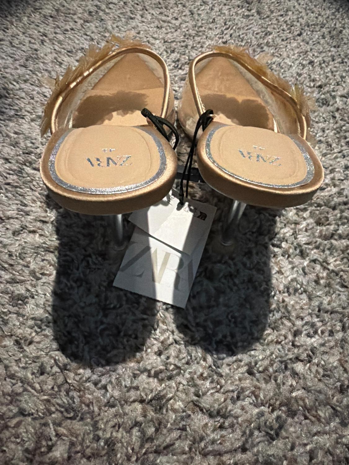 FLORAL HEELED VINYL PUMPS - Image 2