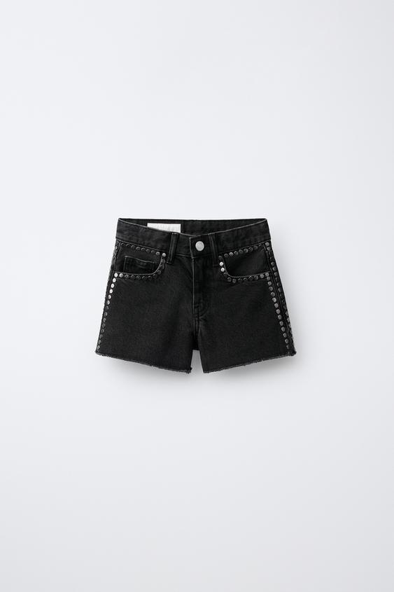 BERMUDA DENIM TACHAS - Negro de Zara - Imagen 0
