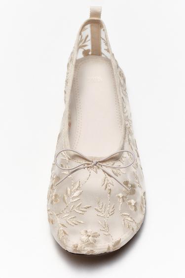 SAPATILHA BORDADA - Branco-cru da Zara