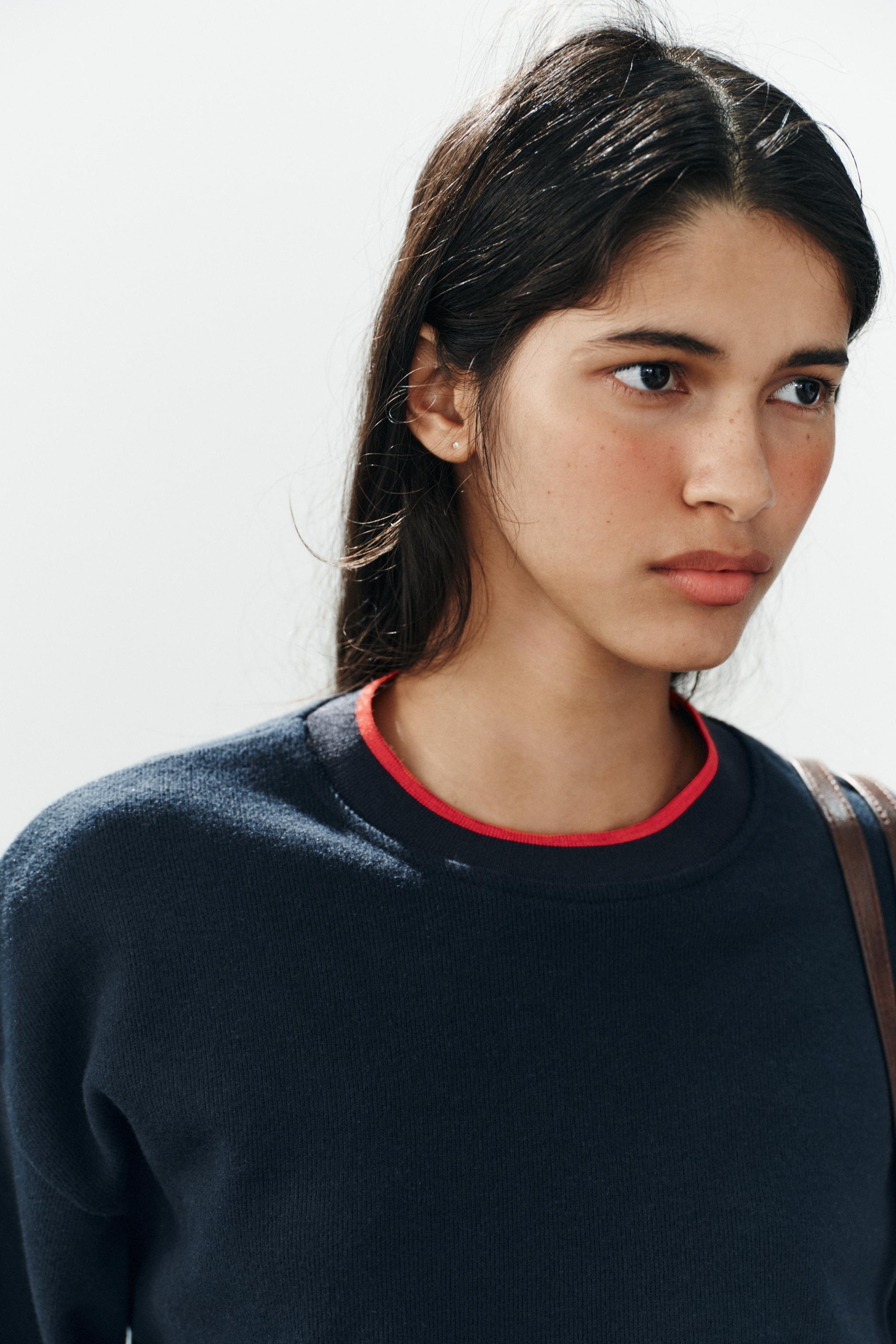 SOFT CONTRAST-STRIPE SWEATSHIRT
