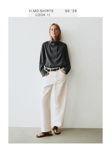 Camisa fluida rayas detalle cuello - Gris de Zara