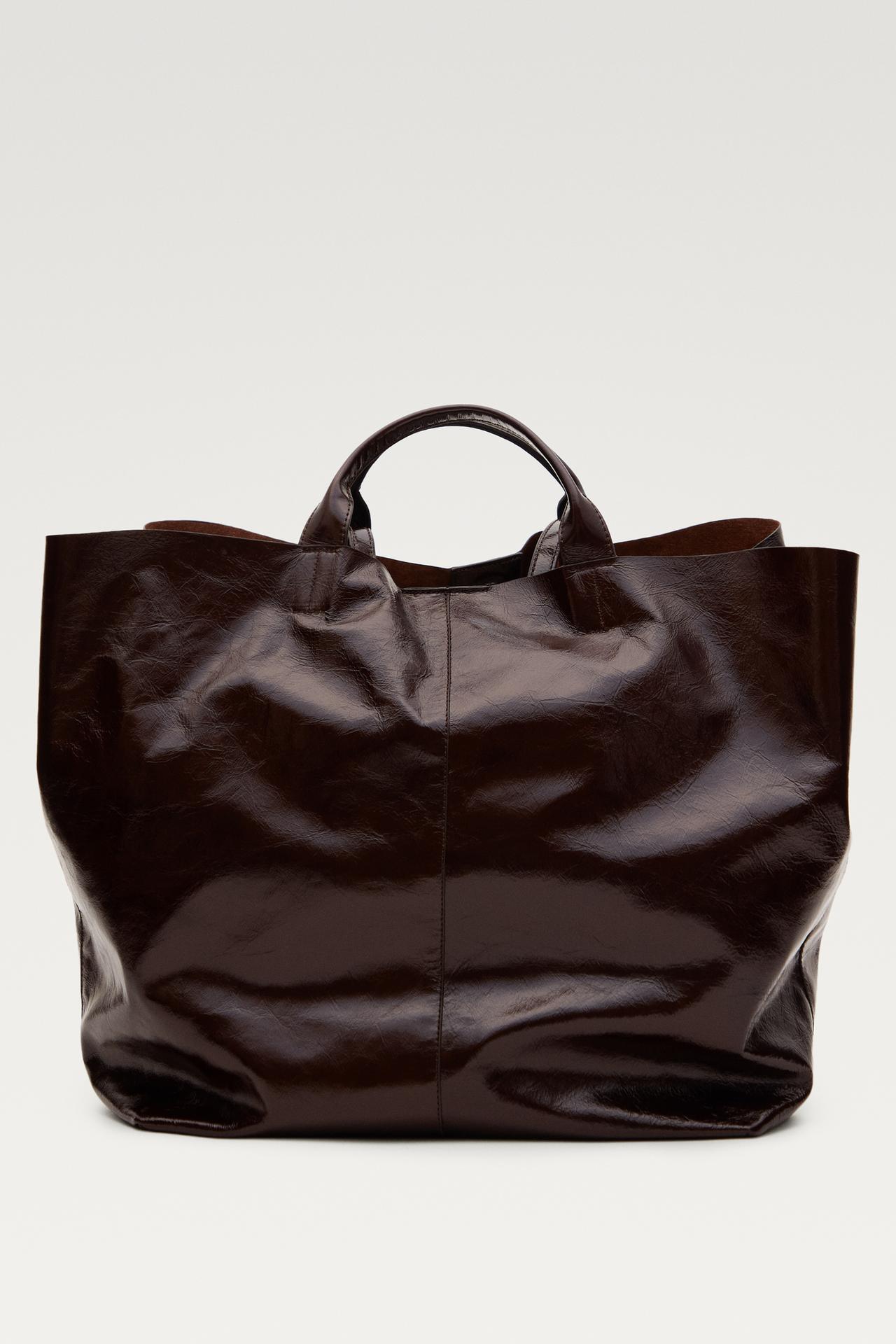 Maxi crackle nappa leather tote bag — Chocolate