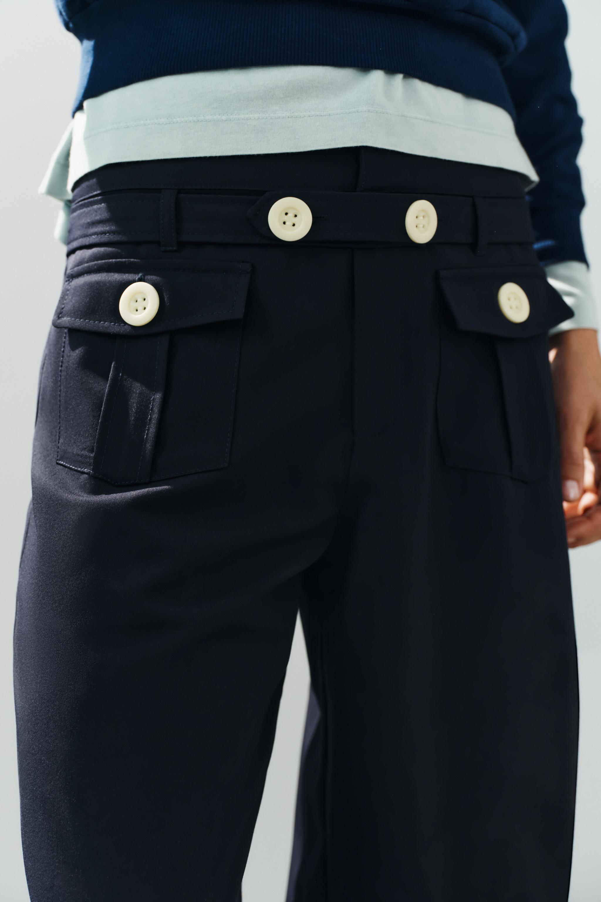 STRAIGHT-LEG TROUSERS WITH CONTRAST BUTTONS