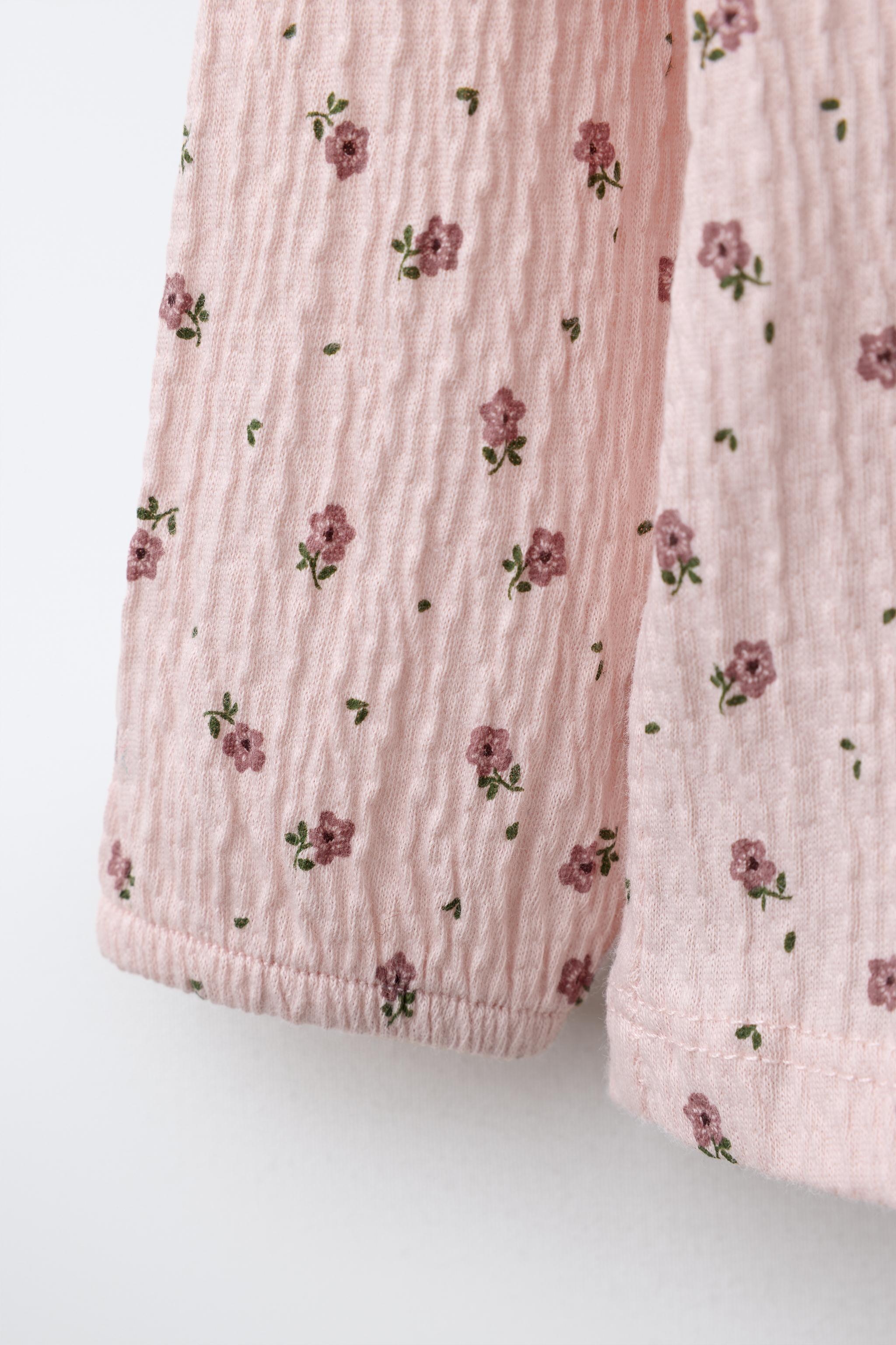 HAUT TEXTURÉ À FLEURS