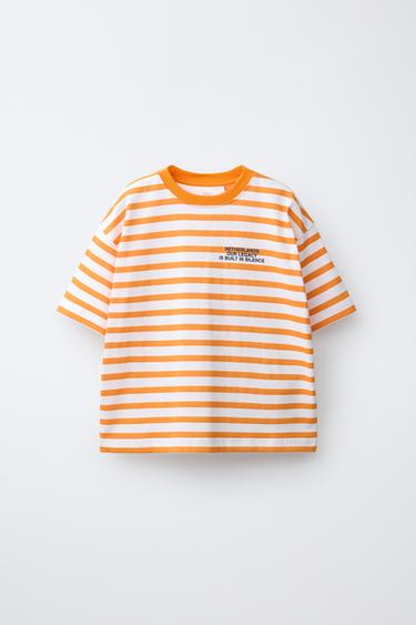 T-SHIRT MET STREPEN EN TEKST - Oranje van Zara