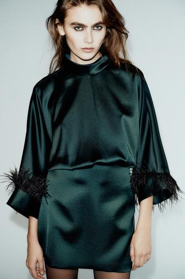 ROBE COURTE SATINÉE PLUMES - Vert foncé de Zara