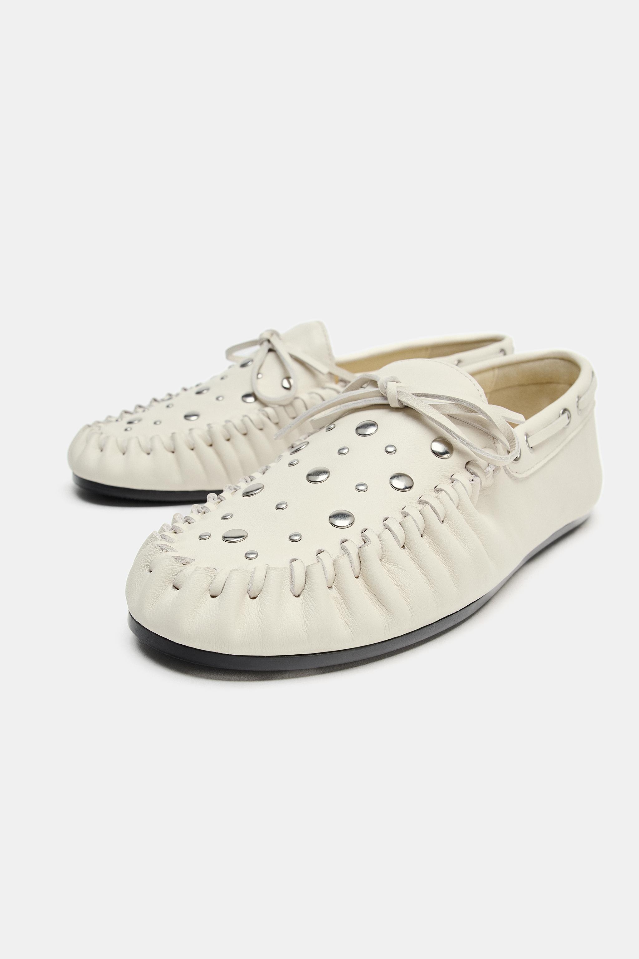 スタッズ付レザーローファー - ホワイト | ZARA Japan / 日本