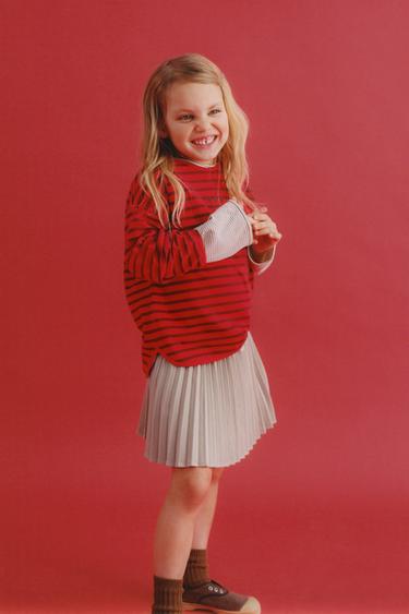 T-SHIRT ÀS RISCAS COM CORAÇÕES BORDADOS - BURGANDY MARS da Zara