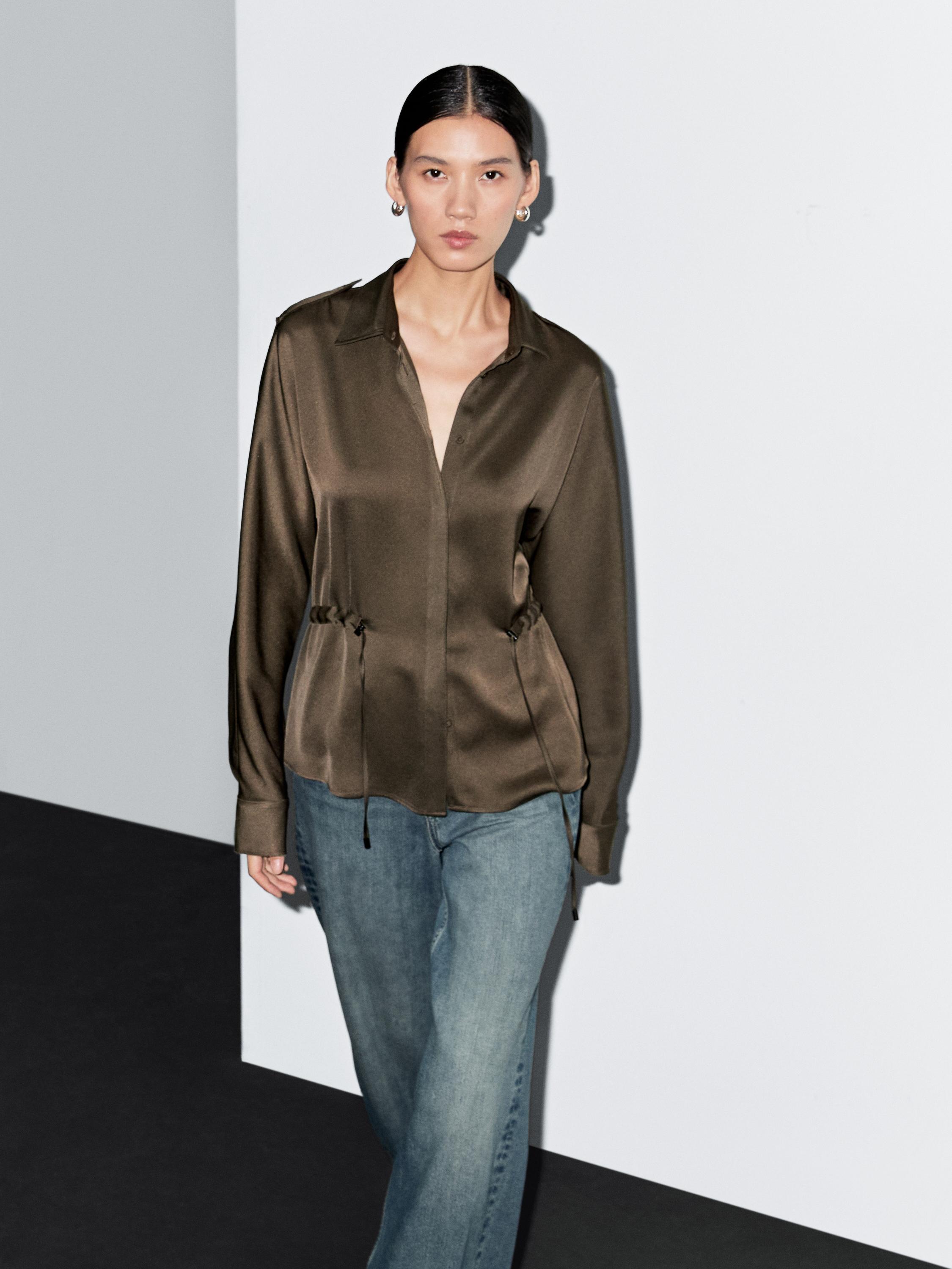 Flowing shirt with waist detail