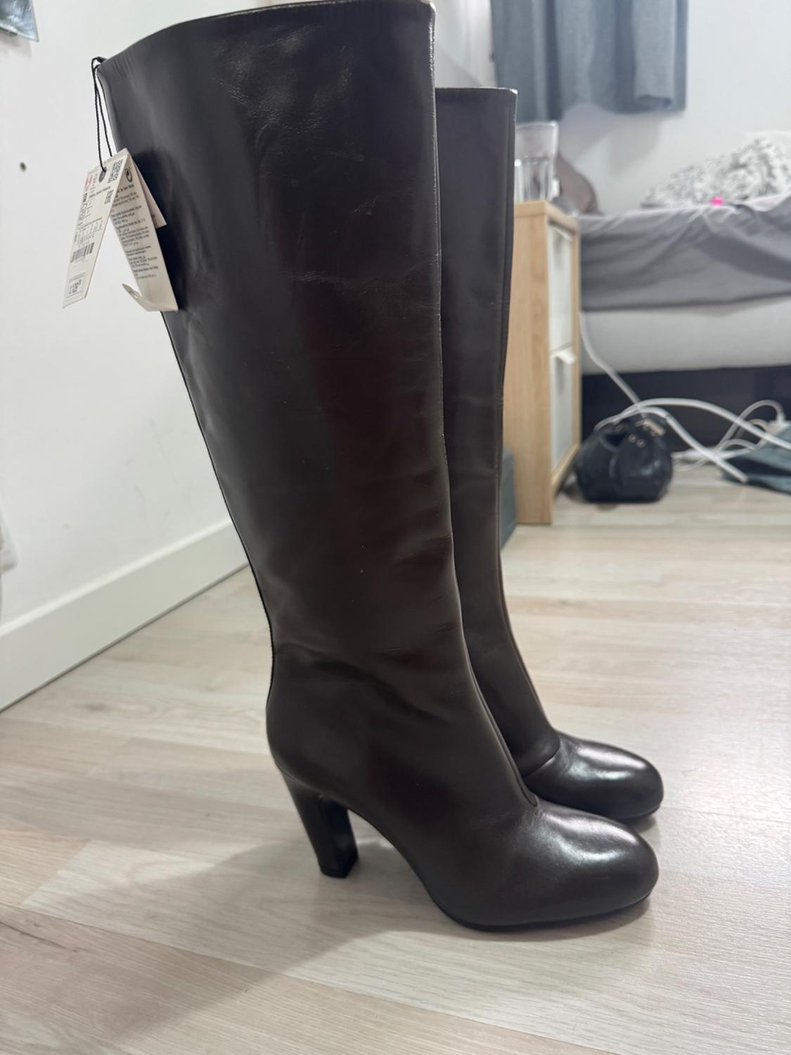 LEATHER BOOTS WITH WIDE CALF - Image 2