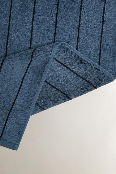 TAPIS DE BAIN RAYURES FINES - Bleu moyen de Zara - Image 1