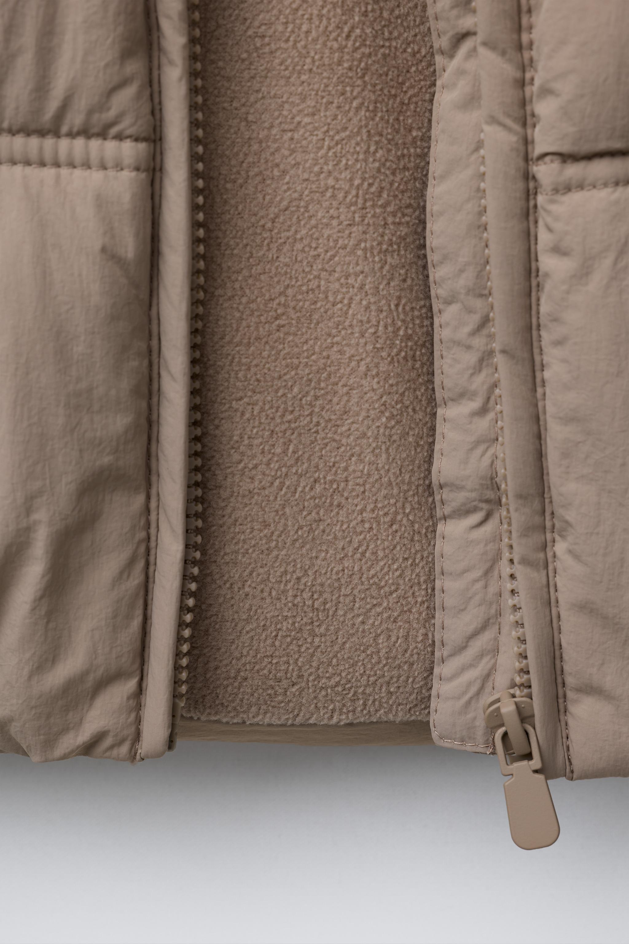 MANTEAU MATELASSÉ À CAPUCHE DÉPERLANT