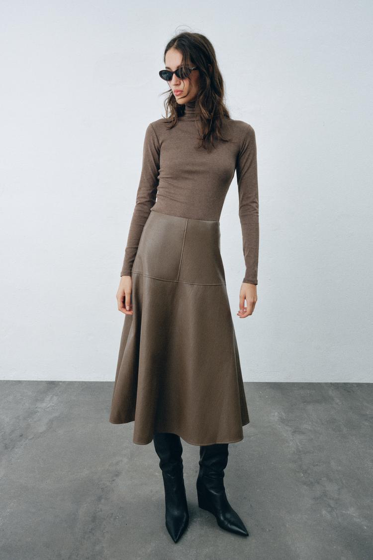 TURTLENECK T-SHIRT