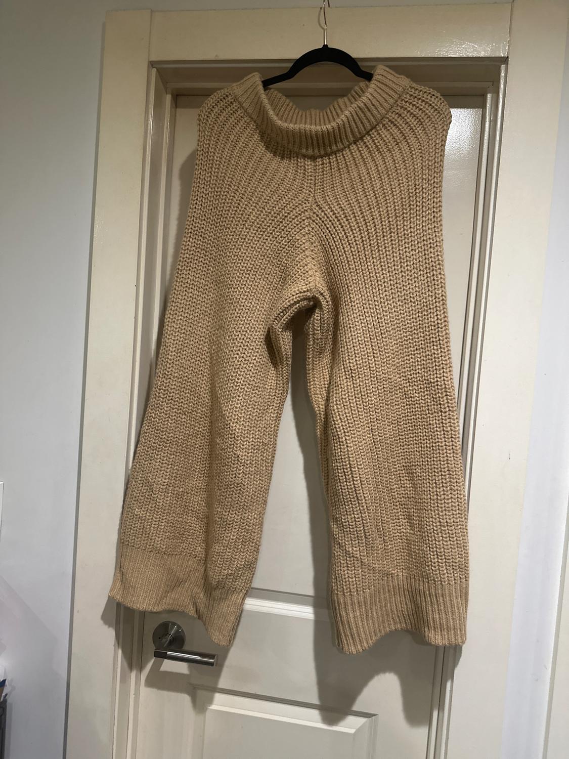 RIBBED KNIT DRESS