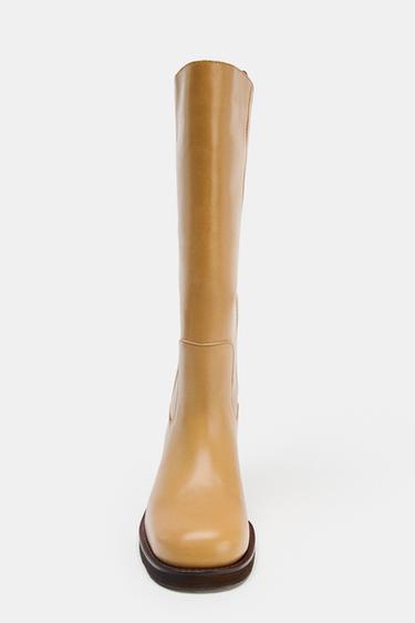 BOTTES EN CUIR AVEC SURPIQÛRES - Marron foncé de Zara - Image 5